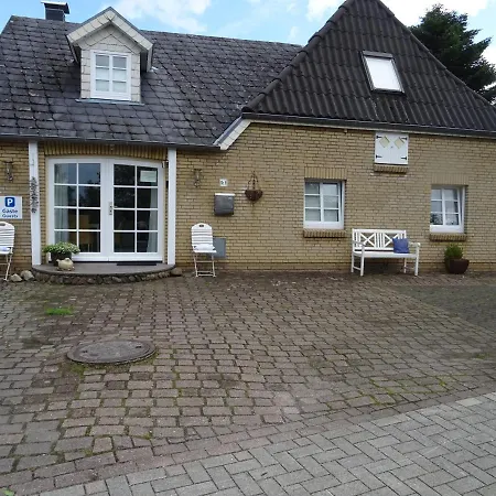 Dorfstrasse *
