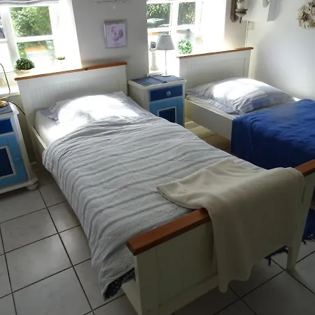 Dorfstrasse Gluecksburg